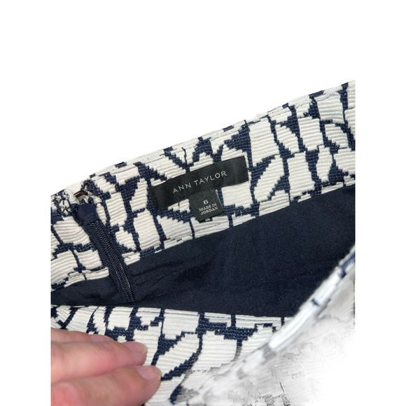 Ann Taylor Abstract Print Pencil Skirt - Size 8 - Picture 3 of 3